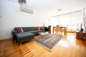 Modern 2BDR apartment in the center- FREE PARKING